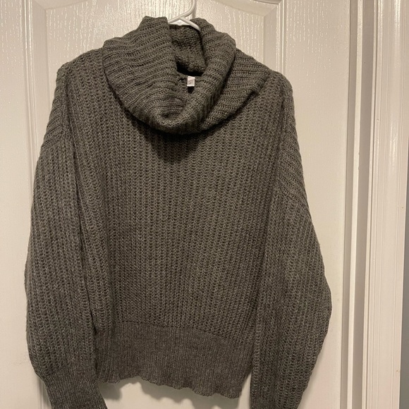 Elan Turtleneck Sweater, size L - Picture 5 of 10